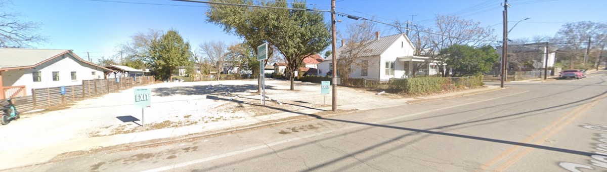 The open lot at 527 E. Grayson Street in Government Hill, San Antonio, seen from the sidewalk