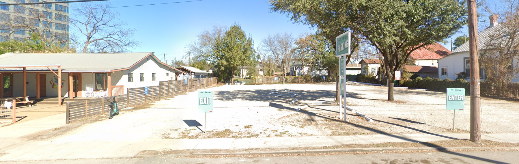 The lot at 527 East Grayson Street seen from the street